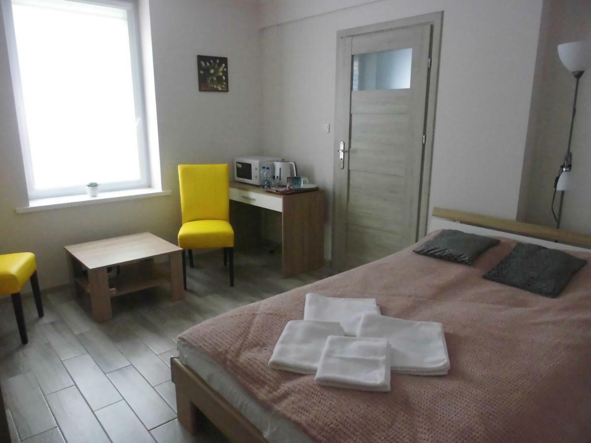 Bezowy pokój Jedlina-Zdroj Exterior foto