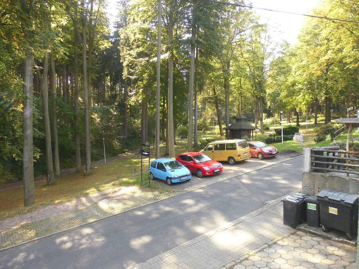 Bezowy pokój Jedlina-Zdroj Exterior foto
